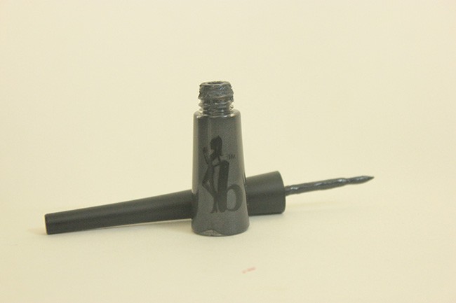 Be A Bombshell Liquid Eyeliner Blacklisted Review Swatches (6)