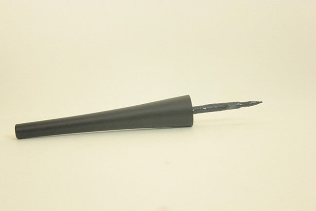 Be A Bombshell Liquid Eyeliner Blacklisted Review Swatches (7)