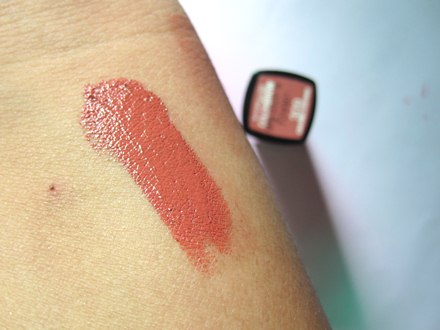 Maybelline Color show Lipstick–309 Caramel Custard Review (6)