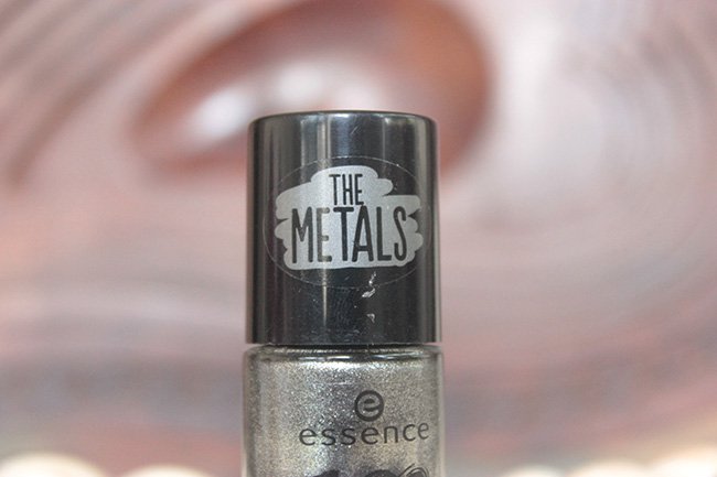 Essence I love Trends Nail Polish The Metals Rebel At Heart Review Swatches (1)