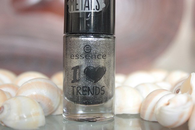 Essence I love Trends Nail Polish The Metals Rebel At Heart Review Swatches (2)