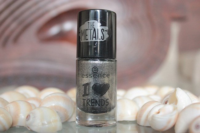 Essence I love Trends Nail Polish The Metals Rebel At Heart Review Swatches (3)