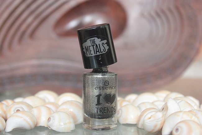 Essence I love Trends Nail Polish The Metals Rebel At Heart Review Swatches (4)