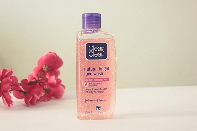 Clean & Clear Natural Bright Face Wash Review (1)
