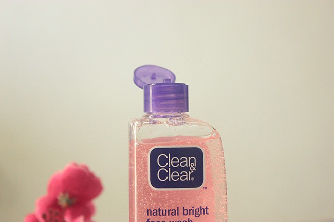 Clean & Clear Natural Bright Face Wash Review (3)