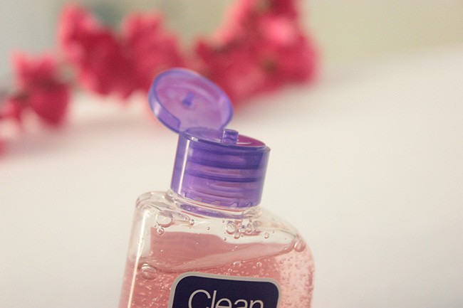 Clean & Clear Natural Bright Face Wash Review (4)