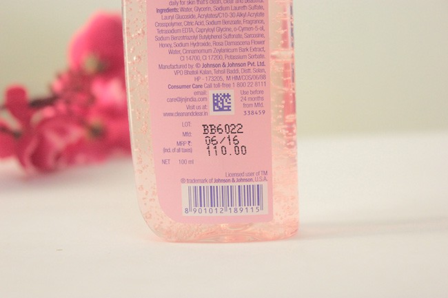 Clean & Clear Natural Bright Face Wash Review (6)
