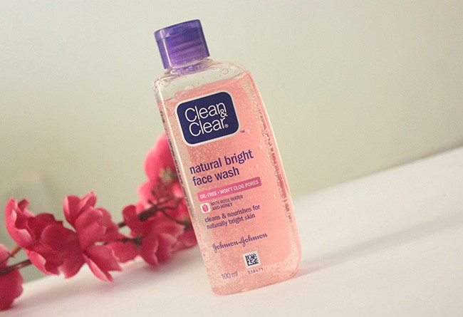 Clean & Clear Natural Bright Face Wash Review (9)