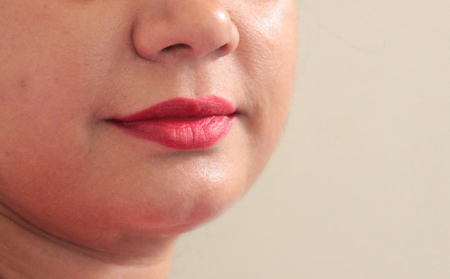 maybelline-superstay-14hr-megawatt-lipstick-in-red-rays-review-swatches-12