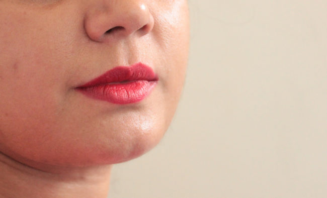 maybelline-superstay-14hr-megawatt-lipstick-in-red-rays-review-swatches-14