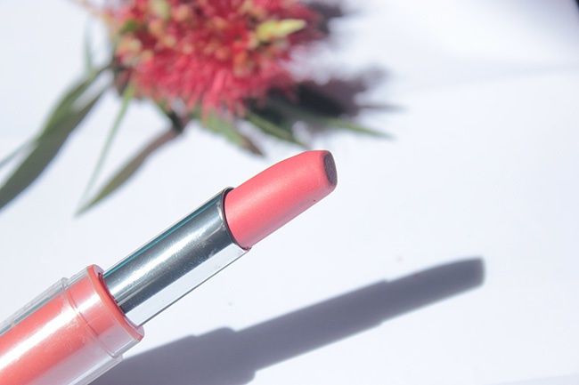 maybelline-superstay-14hr-megawatt-lipstick-in-keep-me-coral-review-swatches-4