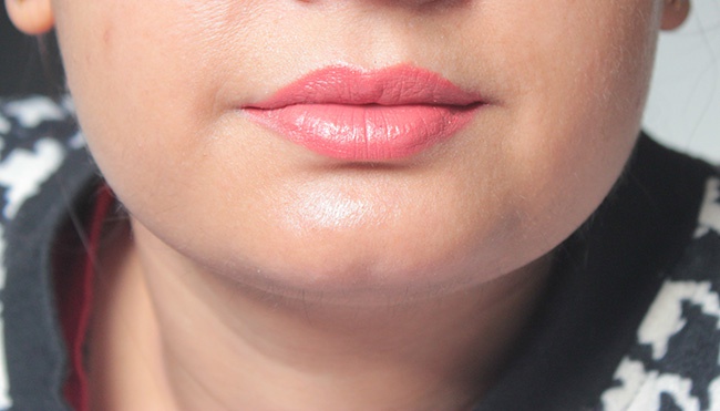 maybelline-superstay-14hr-megawatt-lipstick-in-keep-me-coral-review-swatches-8