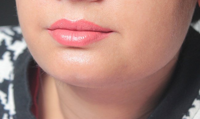 maybelline-superstay-14hr-megawatt-lipstick-in-keep-me-coral-review-swatches-9