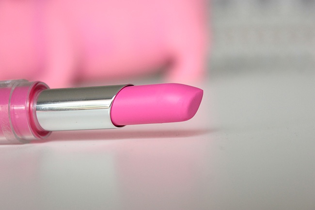maybelline-superstay-14hr-megawatt-lipstick-in-neon-pink-review-swatches-7