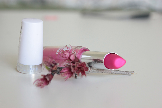 maybelline-superstay-14hr-megawatt-lipstick-in-flash-of-fuchsia-review-swatches-1