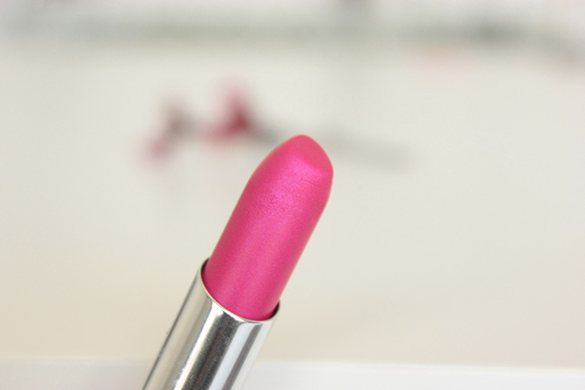 maybelline-superstay-14hr-megawatt-lipstick-in-flash-of-fuchsia-review-swatches-3