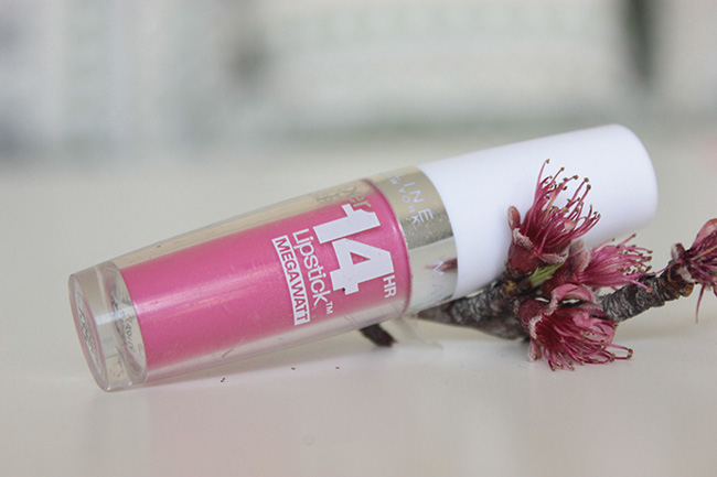 maybelline-superstay-14hr-megawatt-lipstick-in-flash-of-fuchsia-review-swatches-5