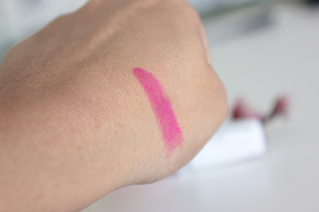 maybelline-superstay-14hr-megawatt-lipstick-in-flash-of-fuchsia-review-swatches-6