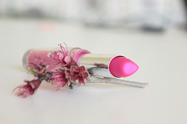 maybelline-superstay-14hr-megawatt-lipstick-in-flash-of-fuchsia-review-swatches-8