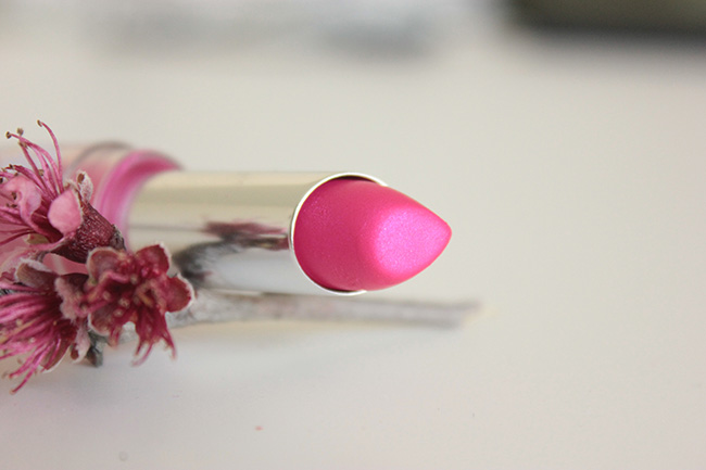 maybelline-superstay-14hr-megawatt-lipstick-in-flash-of-fuchsia-review-swatches-9