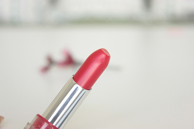 maybelline-superstay-14hr-megawatt-lipstick-in-red-rays-review-swatches-8