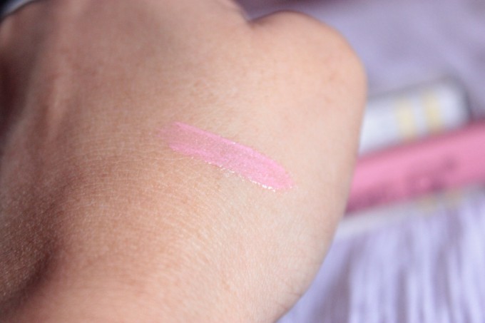 geri-g-lip-gloss-creme-in-shade-sweetness-review-swatches