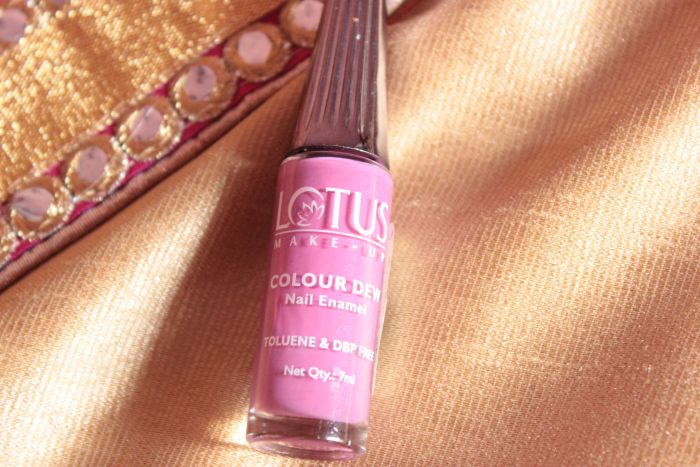 lotus-herbals-colour-dew-nail-polish-plum-shine-review-swatches-2