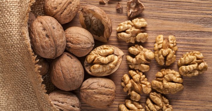 what-brides-should-eat-and-drink-for-glowing-skin-5 Health And Beauty Benefits Of Walnuts