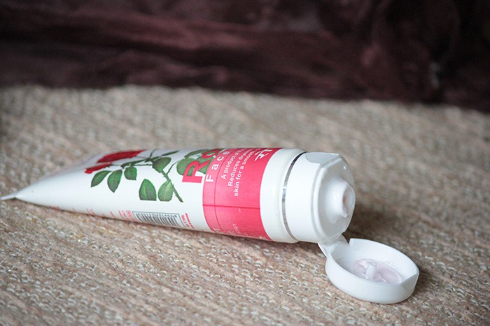 patanjali-rose-face-wash-review-3