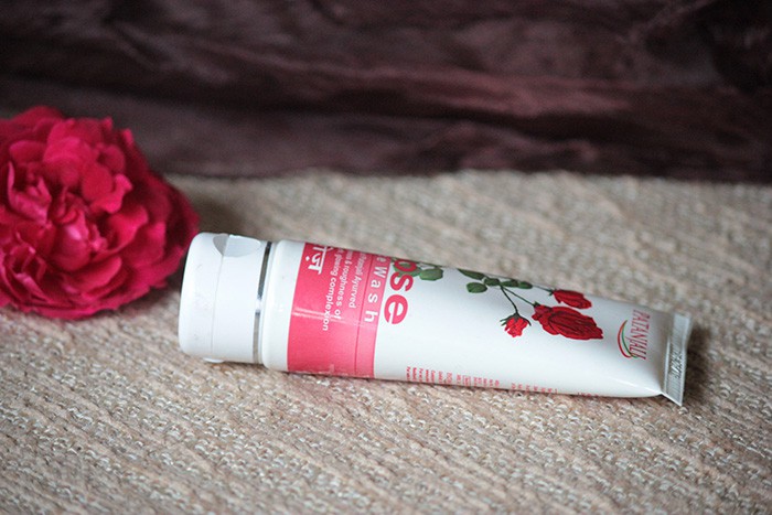 patanjali-rose-face-wash-review-5