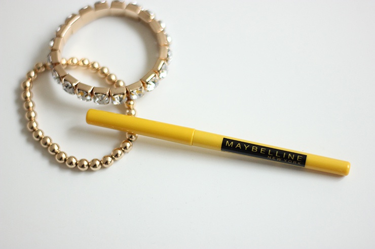 Maybelline Collosal Kajal Review, Photos & Price (4)