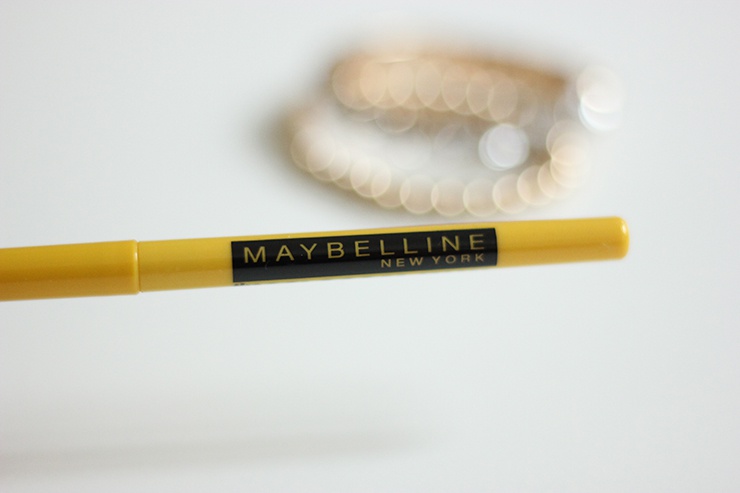 Maybelline Collosal Kajal Review, Photos & Price (6)