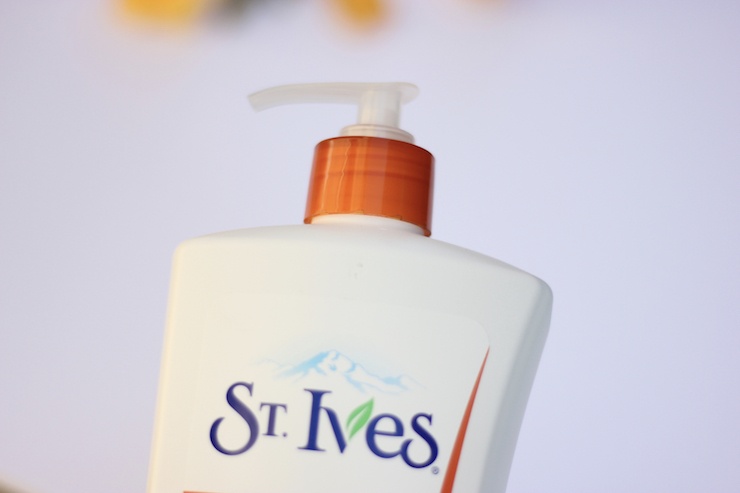 St. Ives Nourish And Soothe Oatmeal And Shea Butter Body Lotion Review 4__1529208254_99.234.183.234