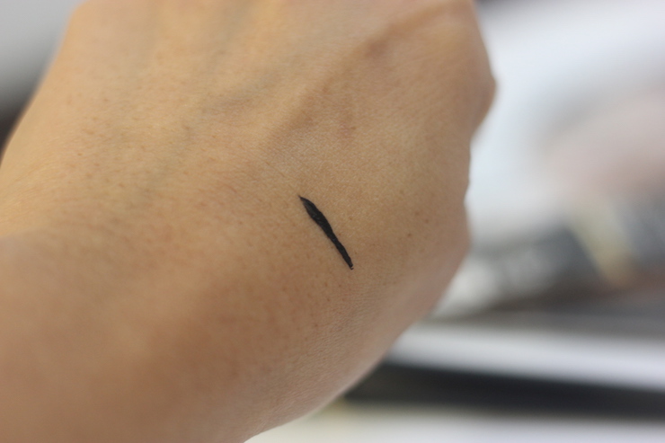 L’Oreal Paris Telescopic Control Tip Liquid Eyeliner In Shade Carbon Black Review Swatches 6